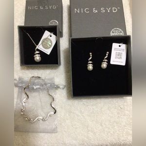 NEW Nic & Syd Whirling Pearl Pendant Necklace, Earring and Bracelet Set